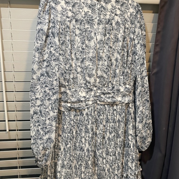 Brynley Dress blue floral ivy city co size Large - Picture 3 of 6